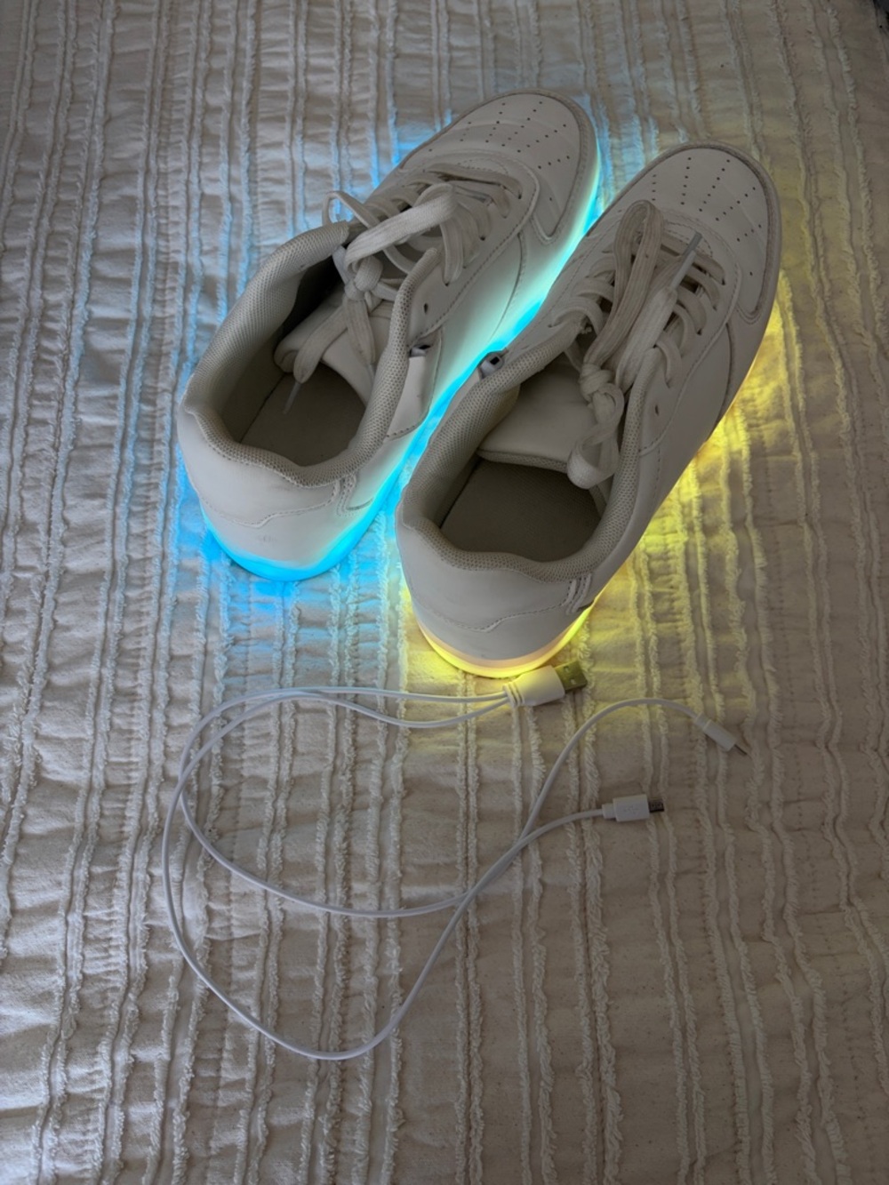 Light up White Women's Sneakers - Picture 4 of 5